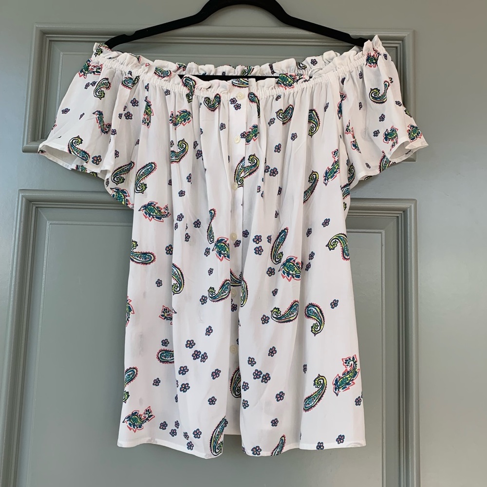 NEW! LOFT off the shoulder top! 🌸